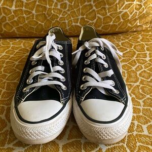 Women’s size 6.5 converse